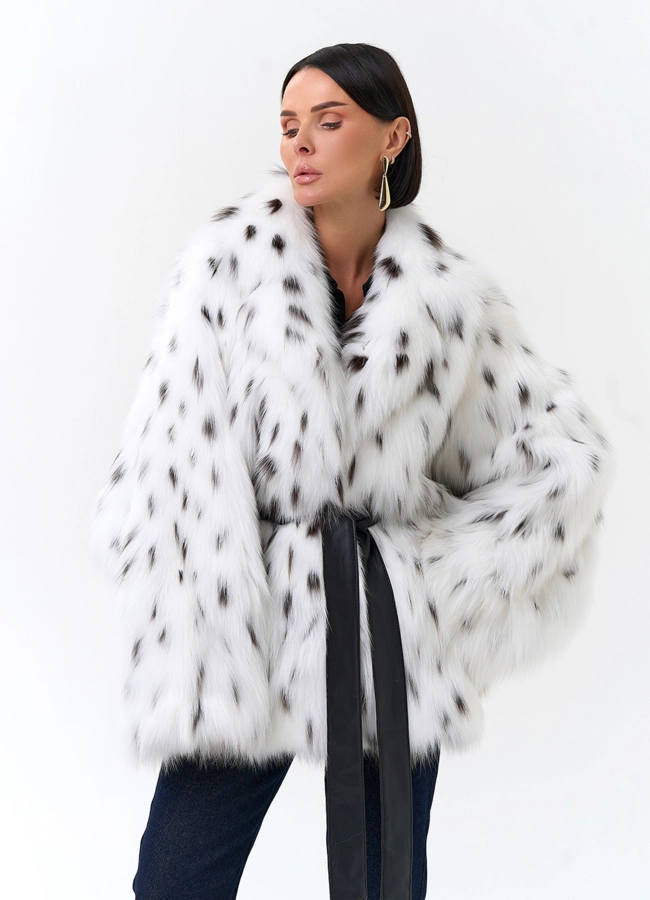 Шуба из меха лисы с инкрустацией под рысь модель № 33771 универмаг малина