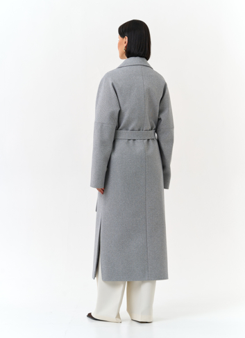 Женское пальто с английским воротником