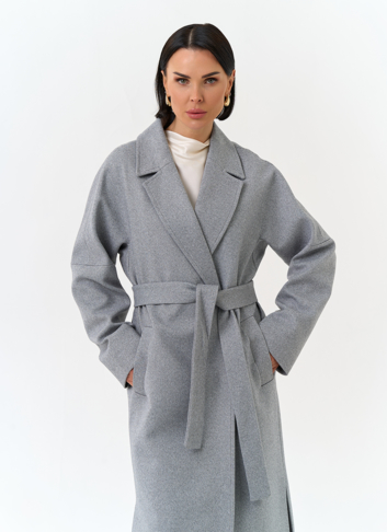 Женское пальто с английским воротником