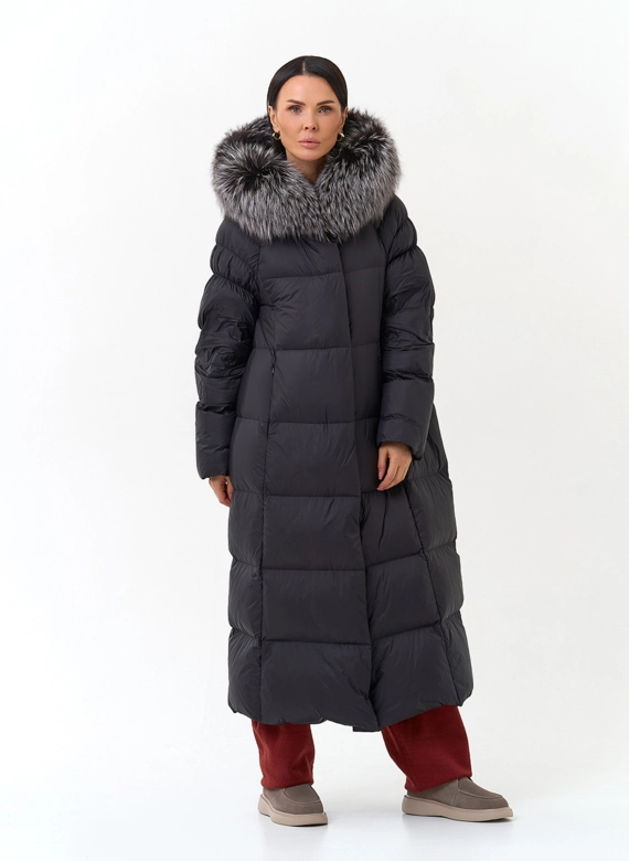 Женский пуховик с мехом чернобурой лисы на капюшоне фото