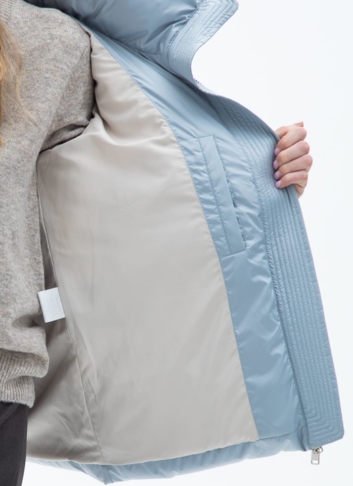 Женский пуховик голубого цвета