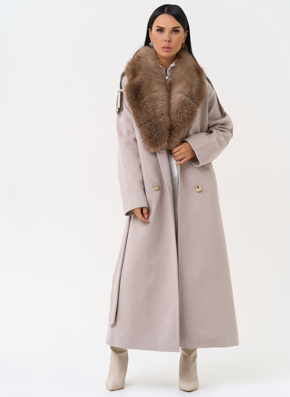 Утепленное женское пальто с английским воротником из меха фроста