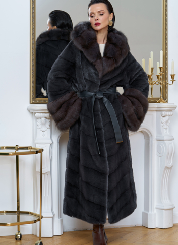 Длинная шуба из меха норки с отделкой из меха куницы
