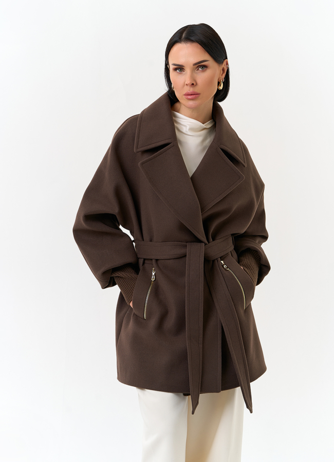 Женское укороченное пальто с декоративными молниями модель № 32804 меха малина