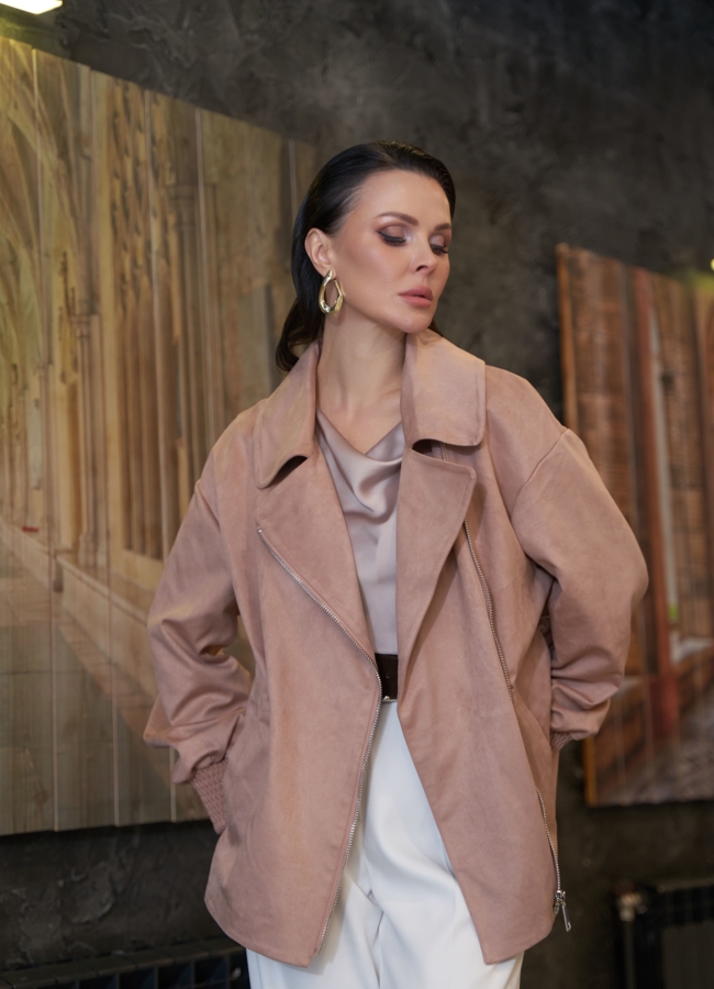 Женская куртка из эко замши с поясом модель № 30059 меха малина