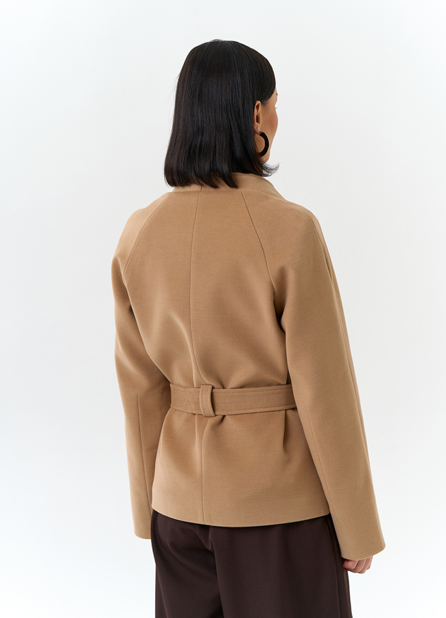 фото Женское укороченное пальто с поясом модель № 32687