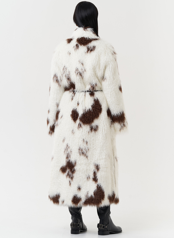Пальто из эко меха с анималистичным принтом