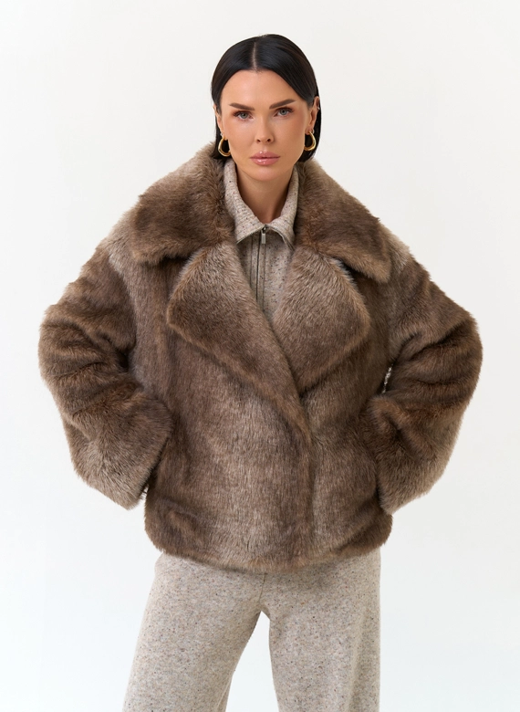 Женская куртка из эко меха фото