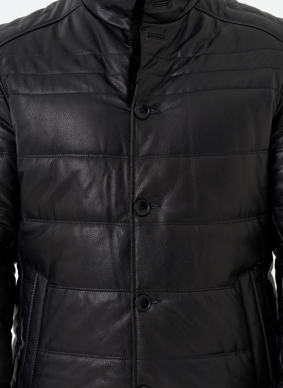 Пуховик из натуральной кожи с воротником стойкой