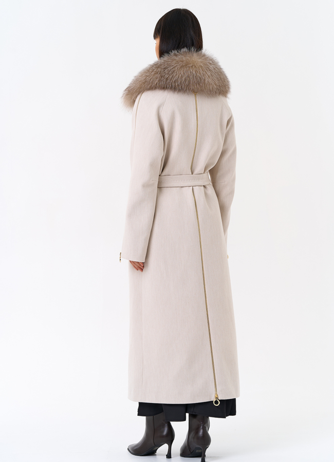 фото Утепленное женское пальто с английским воротником из меха лисы модель № 31933