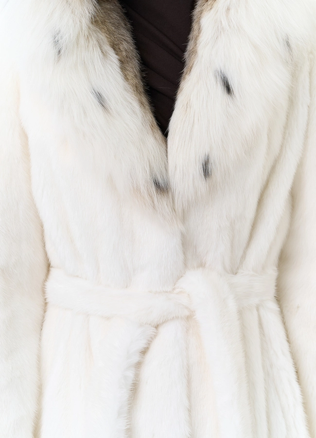 Шуба из белой  норки с капюшоном из рыси модель № 25001 универмаг малина