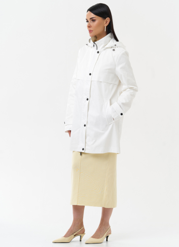 Плащ женский белого цвета