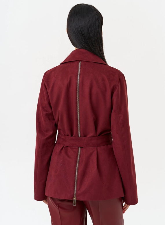 Женская куртка из эко замши бордового цвета