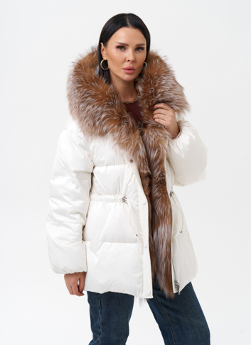 Женский пуховик с отделкой из меха лисы