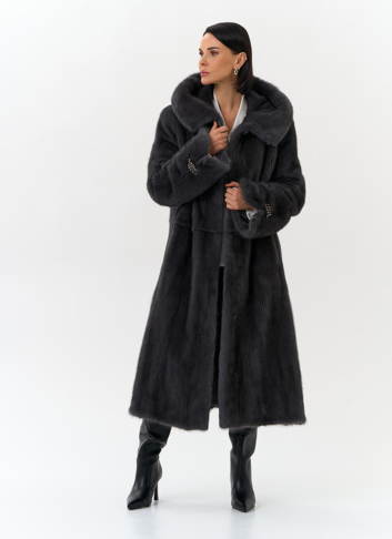 Женская шуба из меха норки с капюшоном