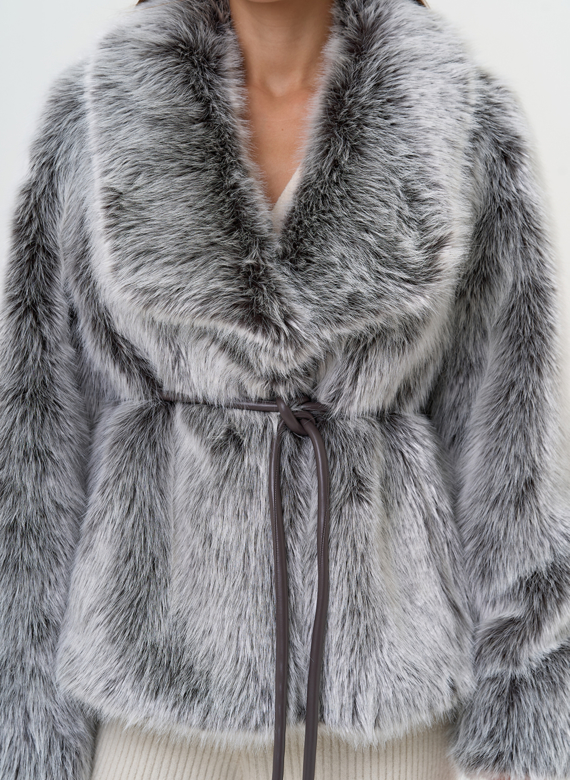 Женская короткая шуба из эко меха с воротником