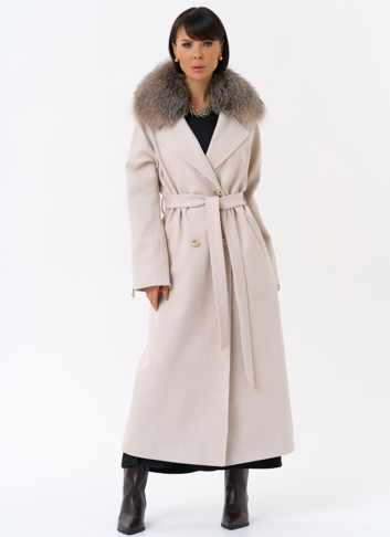 Утепленное женское пальто с английским воротником из меха лисы