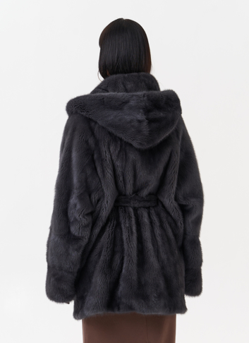 Короткая норковая шуба с капюшоном