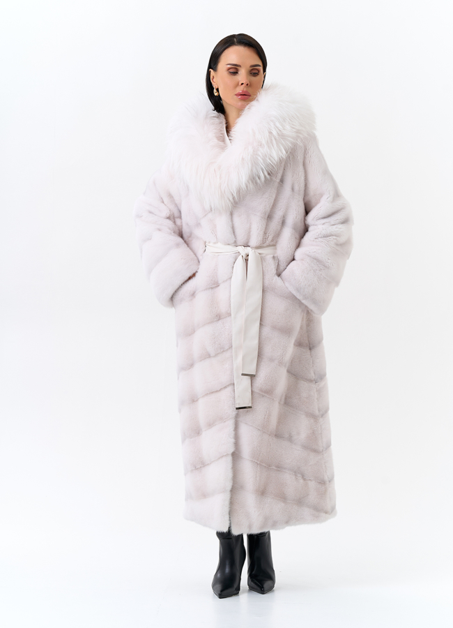 Белая шуба из меха норки с капюшоном из меха енота модель № 31714 меха малина