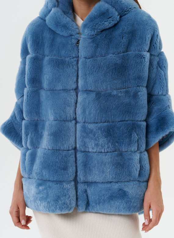 Короткая шуба из меха кролика с капюшоном