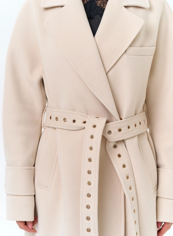Женское пальто с акцентным поясом фото