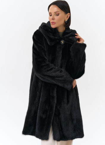 Шуба из норки с капюшоном черного цвета