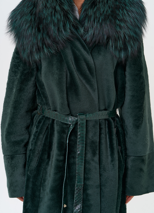 Женская двусторонняя дубленка из меха овчины Cortos с поясом из кожи питона модель № 31400 универмаг малина