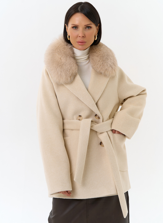 Женское утепленное пальто с отделкой из меха песца