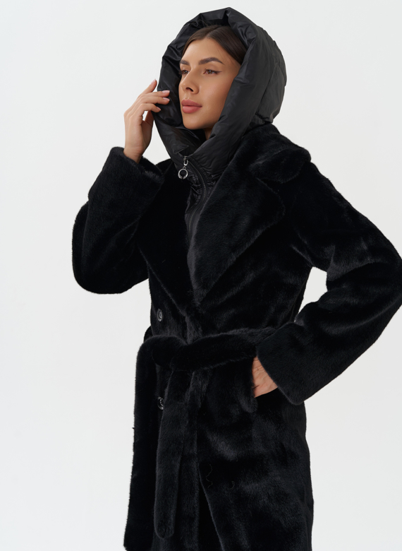 Женское пальто из экомеха с капюшоном