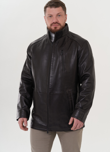 Кожаная куртка коричневого цвета