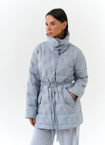 Женская куртка с декоративным поясом