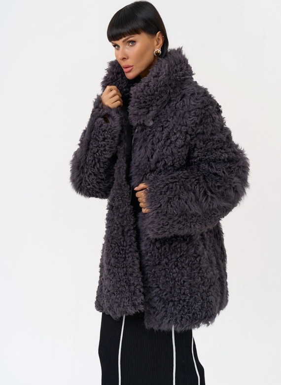 Женская двухсторонняя дубленка с декоративным поясом фото