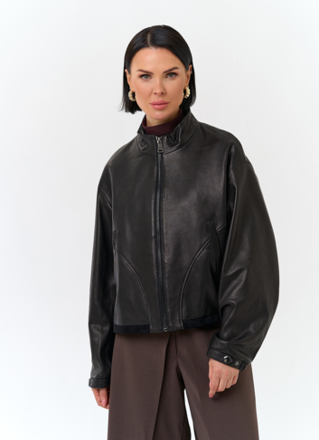 Женская короткая куртка из натуральной кожи