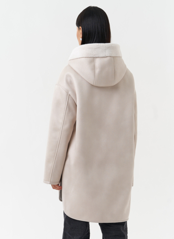 Женская дубленка из эко замши с капюшоном